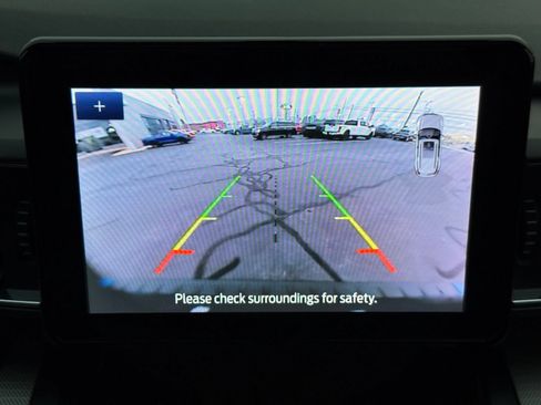 Used 2020 Ford Explorer XLT w/ Equipment Group 202A AWD/4WD image 38