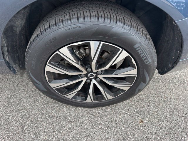 Used 2025 Volvo XC60 B5 Plus AWD/4WD image 7