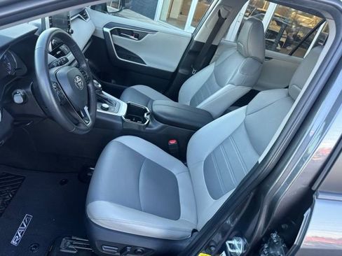 Used 2022 Toyota RAV4 Limited image 18