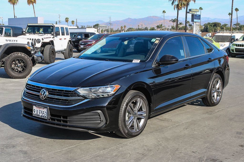 Used 2023 Volkswagen Jetta SE FWD image 4