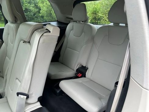 Used 2018 Volvo XC90 T5 Momentum w/ Convenience Package AWD/4WD image 16