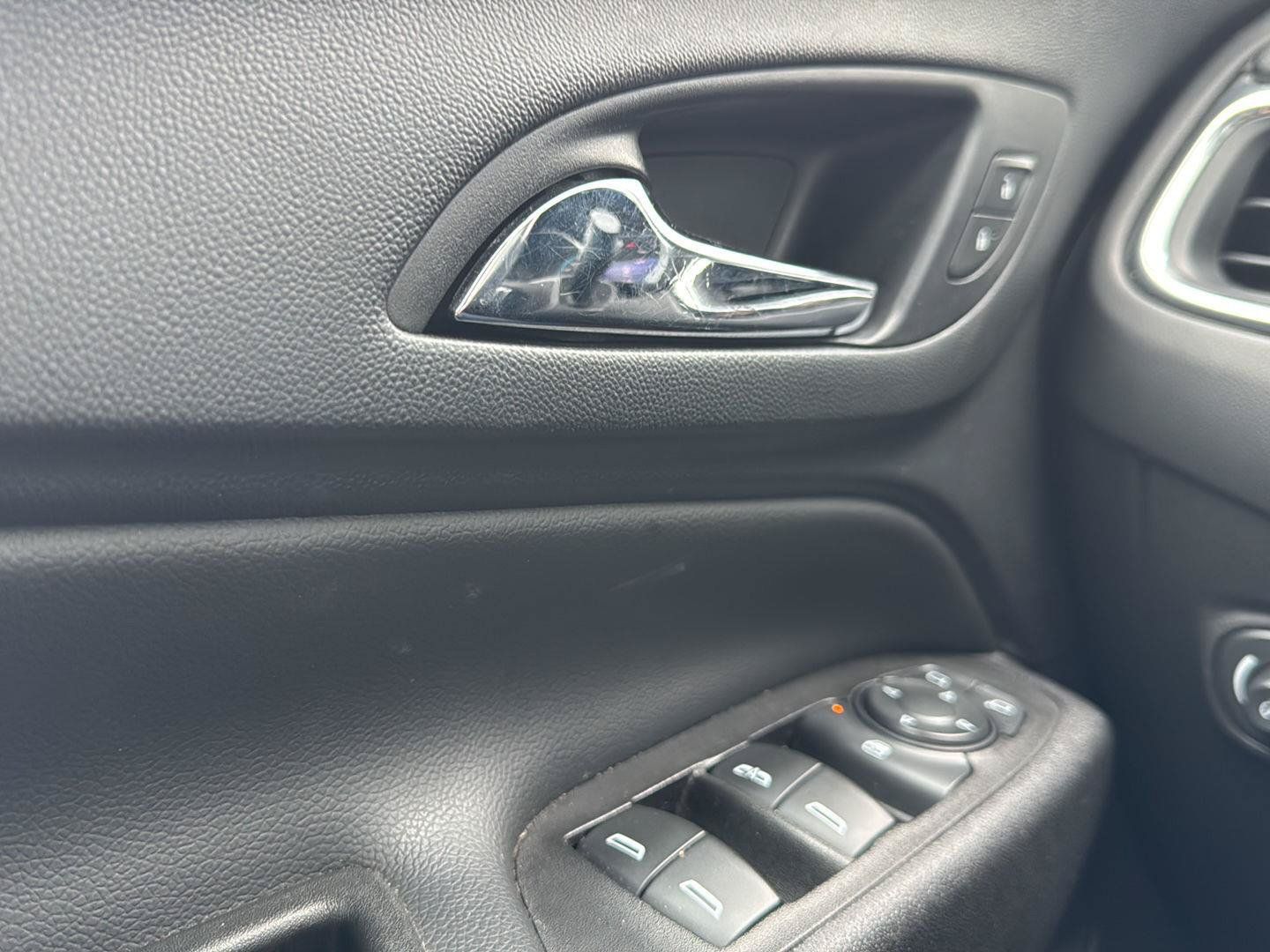 Used 2021 Chevrolet Equinox LT FWD image 24