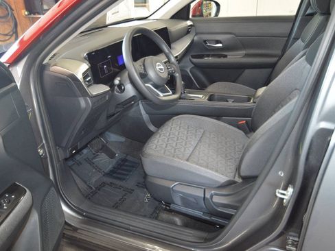 Used 2025 Nissan Kicks SV AWD/4WD image 28