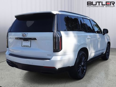 Used 2025 Cadillac Escalade Sport Platinum w/ LPO, Floor Liner Package AWD/4WD image 7