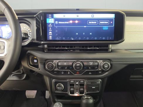 Certified 2025 Jeep Wrangler Sahara image 22