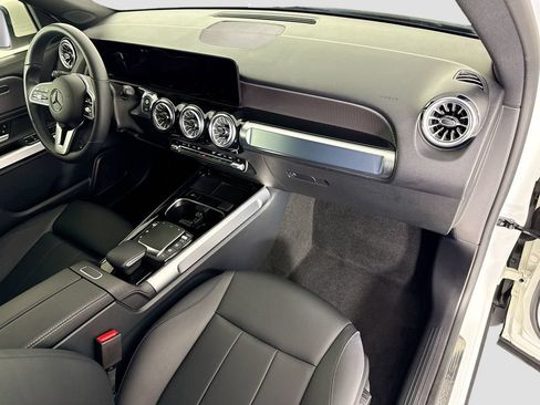 Used 2022 Mercedes-Benz GLB 250 4MATIC image 17