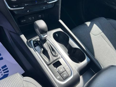 Used 2019 Hyundai Santa Fe SEL FWD image 17