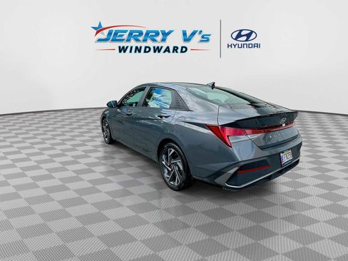 Used 2025 Hyundai Elantra SEL FWD image 6
