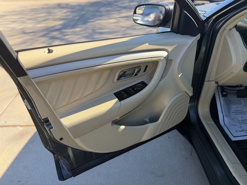 Used 2015 Ford Taurus SE image 28