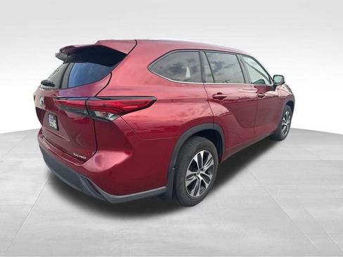 Used 2020 Toyota Highlander XLE AWD/4WD image 7