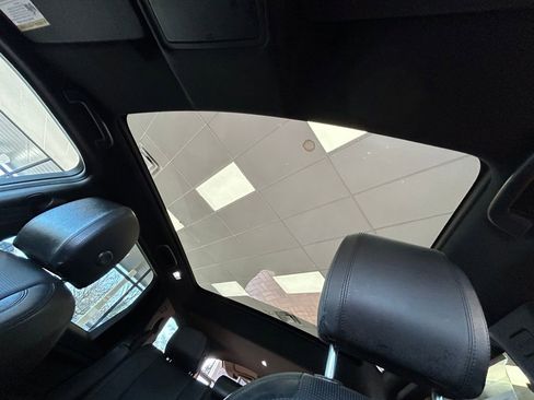 Used 2017 Land Rover Discovery Sport HSE image 11