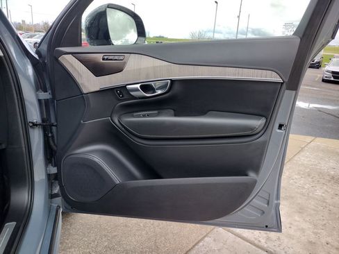 Used 2023 Volvo XC90 T8 Ultimate AWD/4WD image 29