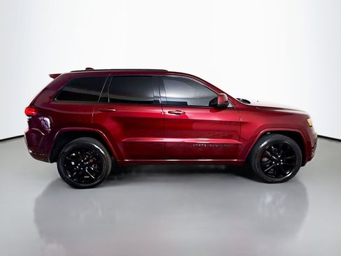 Used 2017 Jeep Grand Cherokee Altitude image 11