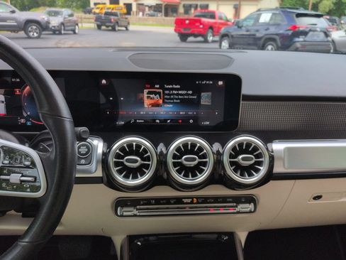 Used 2021 Mercedes-Benz GLB 250 image 12