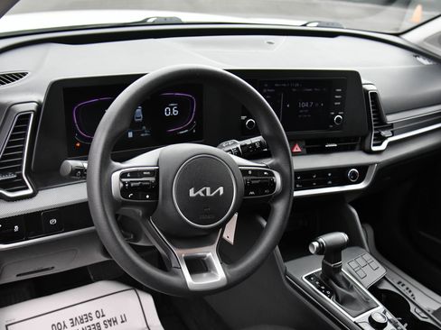 Used 2024 Kia Sportage LX image 14