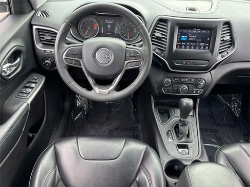 Used 2020 Jeep Cherokee Latitude Plus image 8