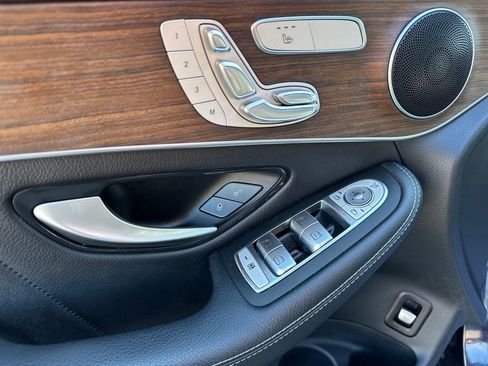 Used 2022 Mercedes-Benz GLC 300 4MATIC image 18