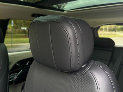 Used 2022 Land Rover Range Rover SE image 15