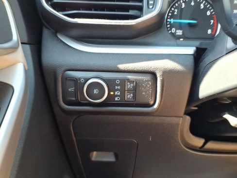 Used 2024 Ford Explorer XLT w/ Equipment Group 202A AWD/4WD image 17