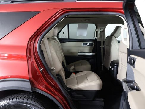 Used 2022 Ford Explorer XLT w/ Equipment Group 202A image 33