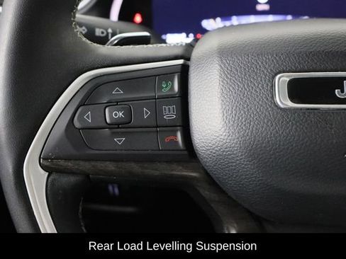 Used 2023 Jeep Grand Cherokee Limited w/ Black Appearance Package image 8