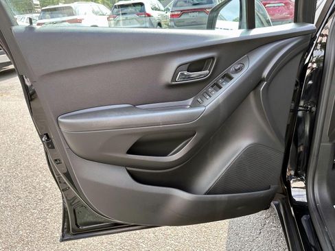 Used 2020 Chevrolet Trax LS w/ Tint and Cruise Package FWD image 8