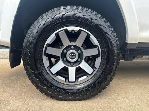 Used 2020 Toyota 4Runner TRD Off-Road Premium w/ Moonroof Package AWD/4WD image 24