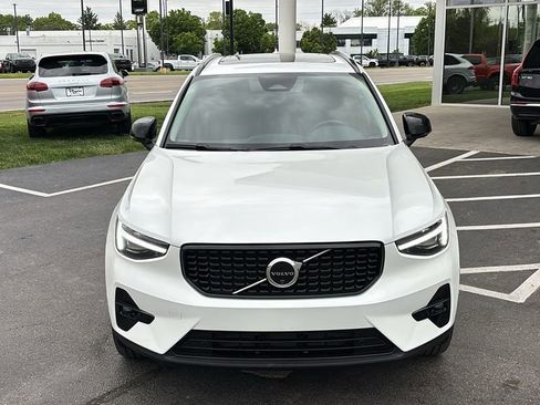 Certified 2026 Volvo XC40 B5 Plus AWD/4WD image 5