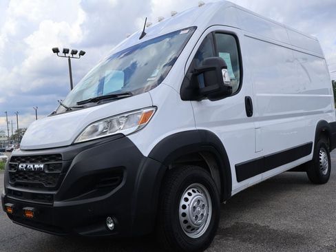 Used 2026 RAM ProMaster 2500 w/ Premium Convenience Group FWD image 1
