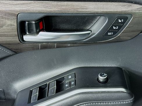 Used 2020 Toyota Highlander Platinum image 23