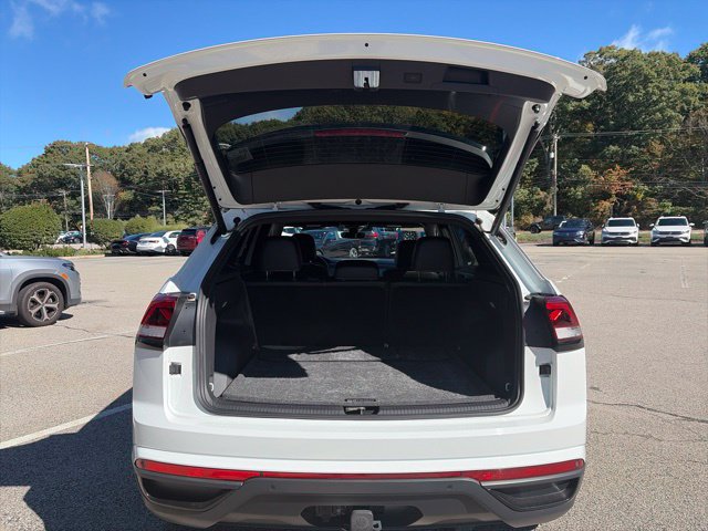 Used 2024 Volkswagen Atlas Cross Sport SE AWD/4WD image 13