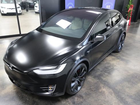 Used 2020 Tesla Model X Long Range image 16