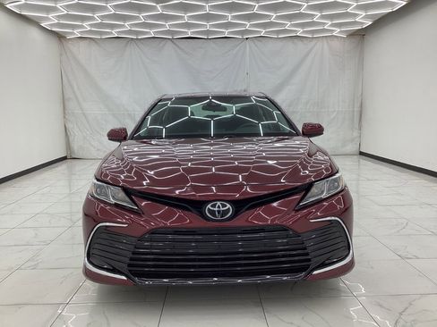 Used 2021 Toyota Camry LE image 5