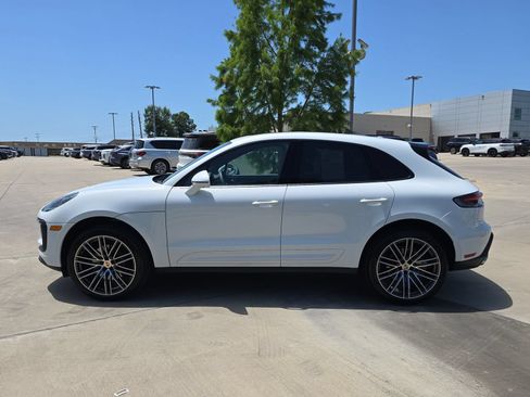 Used 2025 Porsche Macan AWD/4WD image 2