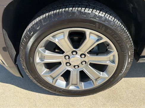 Used 2018 GMC Yukon Denali w/ Denali Ultimate Package AWD/4WD image 34