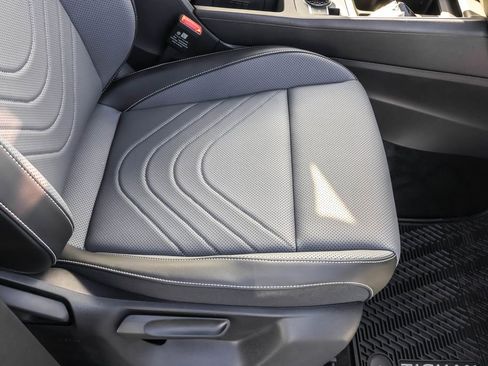 New 2025 Volkswagen Tiguan SE R-Line image 42