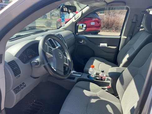 Used 2019 Nissan Frontier SV image 11