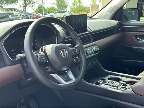Used 2025 Honda Pilot Elite image 27