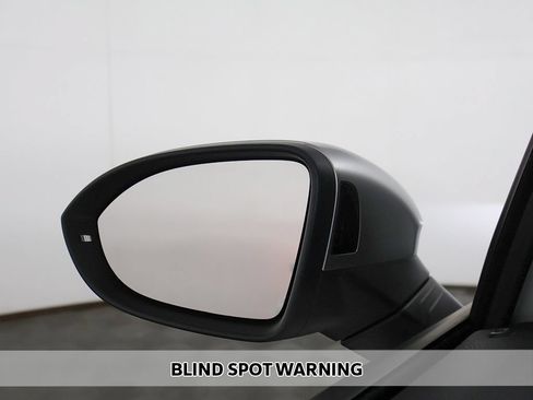 Used 2024 Volkswagen Golf R AWD/4WD image 8