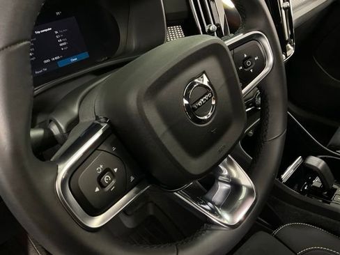 Certified 2023 Volvo XC40 B5 Ultimate w/ Protection Package Premier image 19