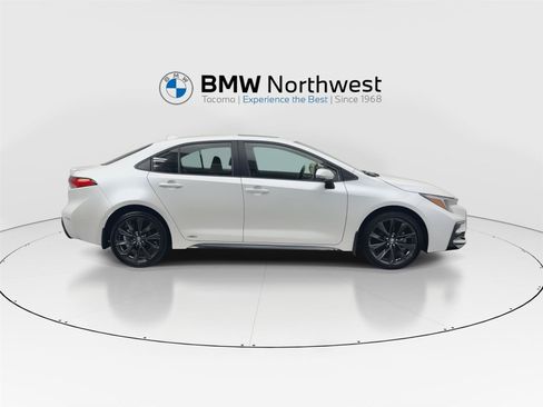 Used 2025 Toyota Corolla SE w/ SE Premium Package AWD/4WD image 5