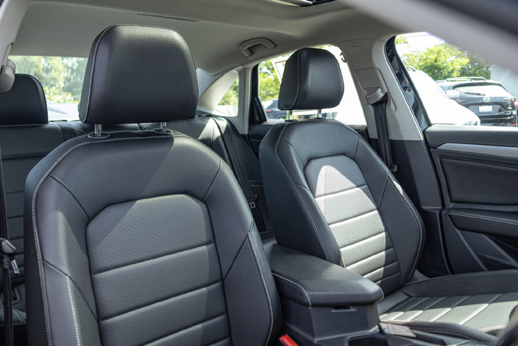 Certified 2024 Volkswagen Jetta SE FWD image 34