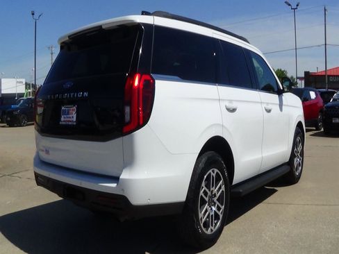 Used 2025 Ford Expedition Active AWD/4WD image 6
