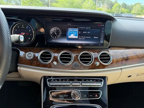 Used 2017 Mercedes-Benz E 300 4MATIC image 18