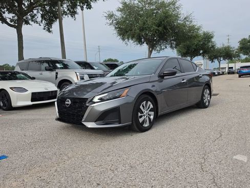 Certified 2025 Nissan Altima 2.5 S FWD image 4