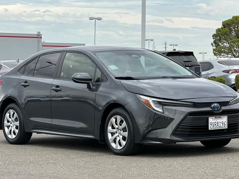 Used 2023 Toyota Corolla LE w/ Carpet Mat Package (TMS) FWD image 5