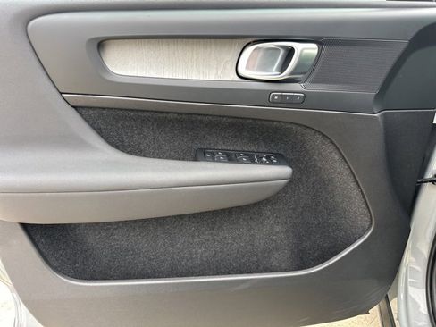 Certified 2025 Volvo XC40 B5 Core image 16