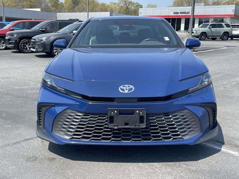 Used 2025 Toyota Camry SE image 2