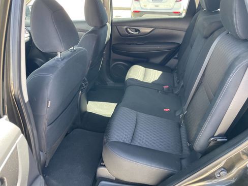 Used 2017 Nissan Rogue SV image 14