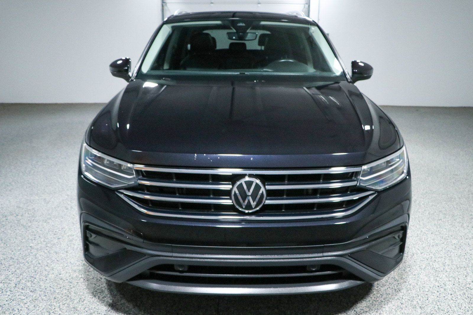 Used 2022 Volkswagen Tiguan SE w/ Panoramic Sunroof Package AWD/4WD image 4